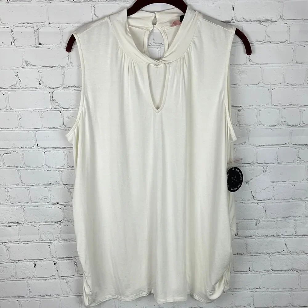 East Adeline Off-White Keyhole Tank Size 1X NWT